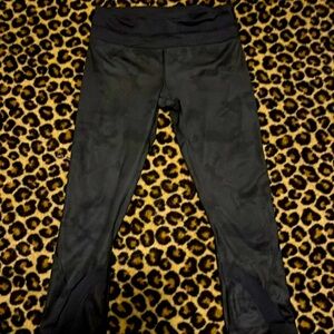 Lululemon black/army cropped legging
